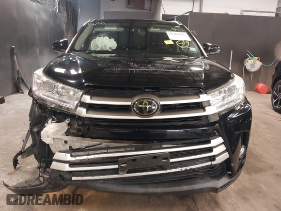 2018 Toyota Highlander SE with VIN 5TDJZRFH9JS494224, listed as a IAAI auction lot 42402768 with 49,912 mi miles and . Bid and sale history available at DreamBid. Image 12.