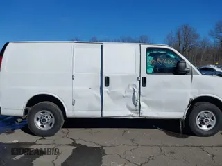 2022 GMC Savana Cargo Van with VIN 1GTW7AFP0N1140082, listed as a IAAI auction lot 41532664 with 51,991 mi miles. Bid and sale history available at carsss.com. Image 13.