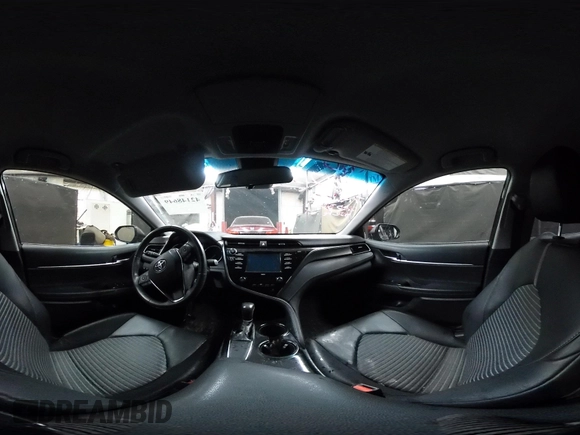 2020 Toyota Camry SE z VIN 4T1G11AK7LU302329, wystawiony jako IAAI lot #42148649 z przebiegiem 46 053 mil mil oraz . Historia ofert i sprzedaży dostępna na DreamBid. Obrazek 18.