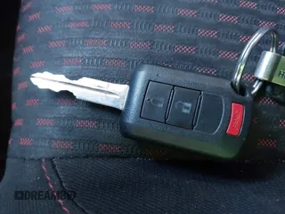 2019 Mitsubishi Outlander ES z VIN JA4AR3AU1KU022236, wystawiony jako IAAI lot #42070526 z przebiegiem 121 890 mil mil oraz . Historia ofert i sprzedaży dostępna na DreamBid. Obrazek 11.