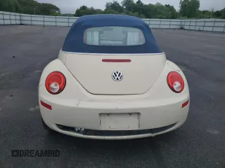 2008 Volkswagen Beetle SE z VIN 3VWRG31YX8M414255, wystawiony jako Copart lot #58972535 z przebiegiem 105 036 mil mil oraz Czysty tytuł • Clean title. Historia ofert i sprzedaży dostępna na DreamBid. Obrazek 6.