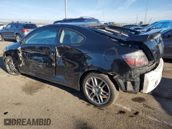 2009 Scion tC z VIN JTKDE167090278867, wystawiony jako Copart lot #47040775 z przebiegiem 148 976 mil mil oraz Szkoda całkowita • Salvage title. Historia ofert i sprzedaży dostępna na DreamBid. Obrazek 2.