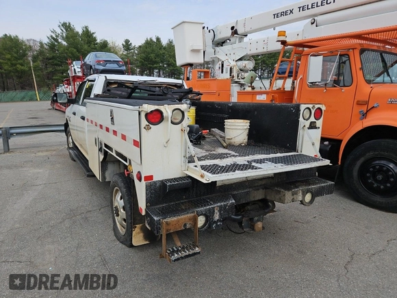 2017 Ram 2500 Tradesman z VIN 3C6UR5HJXHG647375, wystawiony jako IAAI lot #42608451 z przebiegiem 162 998 mil mil oraz . Historia ofert i sprzedaży dostępna na DreamBid. Obrazek 46.