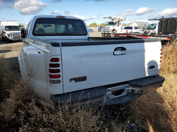 2001 Ford F-350 XL with VIN 1FTWW32F31ED39867, listed as a Copart auction lot 80069644 with 241,113 mi miles and Salvage title. Bid and sale history available at DreamBid. Image 2.