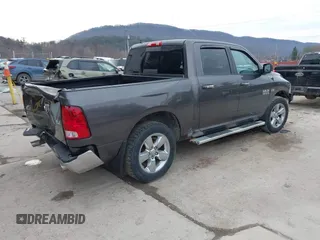 2015 Ram 1500 Big Horn z VIN 1C6RR7LT1FS520269, wystawiony jako IAAI lot #41706251 z przebiegiem 116 309 mil mil oraz . Historia ofert i sprzedaży dostępna na DreamBid. Obrazek 4.