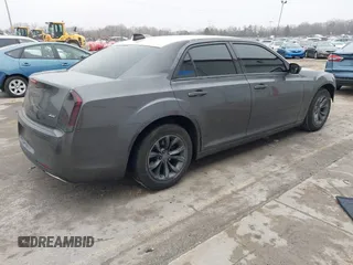 2015 Chrysler 300 Limited z VIN 2C3CCAAG9FH749040, wystawiony jako IAAI lot #41488801 z przebiegiem 101 298 mil mil oraz . Historia ofert i sprzedaży dostępna na DreamBid. Obrazek 4.