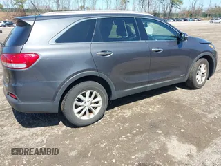 2017 Kia Sorento LX with VIN 5XYPGDA33HG215811, listed as a IAAI auction lot 41911945 with 74,660 mi miles. Bid and sale history available at carsss.com. Image 4.
