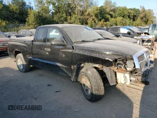 2005 Dodge Dakota SLT with VIN 1D7HW42N75S269518, listed as a Copart auction lot 71501904 with 105,673 mi miles and Clean Title. Bid and sale history available at carsss.com. Image 4.