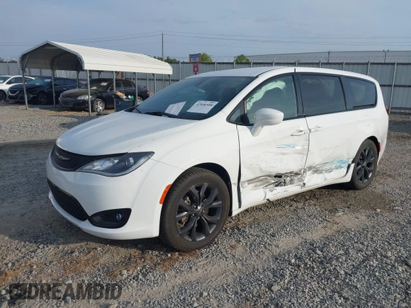 2018 Chrysler Pacifica Touring Plus with VIN 2C4RC1FG5JR235381, listed as a IAAI auction lot 42096588 with 91,998 mi miles and . Bid and sale history available at DreamBid. Image 17.