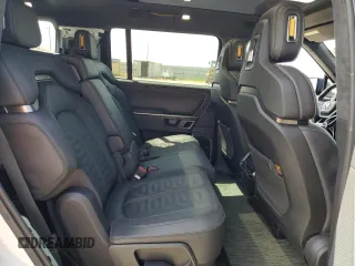 2023 Rivian R1S Adventure z VIN 7PDSGBBA5PN024306, wystawiony jako Copart lot #53980375 z przebiegiem 10 389 mil mil oraz Szkoda całkowita • Salvage title. Historia ofert i sprzedaży dostępna na DreamBid. Obrazek 11.
