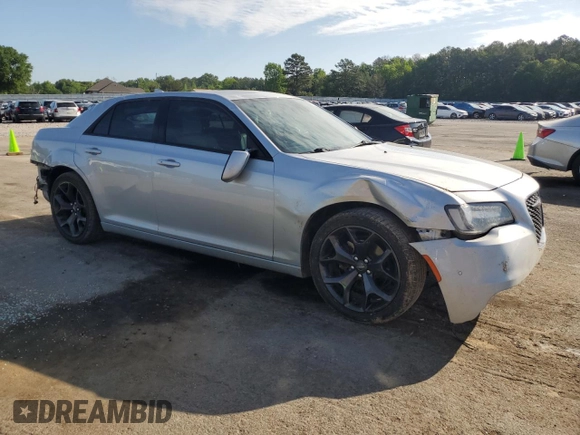 2021 Chrysler 300 S z VIN 2C3CCABG4MH525539, wystawiony jako Copart lot #52004944 z przebiegiem 84 418 mil mil oraz Szkoda całkowita • Salvage title. Historia ofert i sprzedaży dostępna na DreamBid. Obrazek 4.