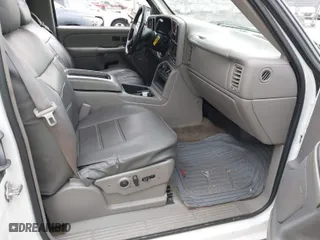 2004 Chevrolet Silverado 1500 LS with VIN 1GCEC19TX4Z316927, listed as a IAAI auction lot 41672965 with 216,554 mi miles. Bid and sale history available at carsss.com. Image 5.