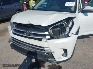 2019 Toyota Highlander SE with VIN 5TDJZRFH3KS626556, listed as a IAAI auction lot 39958875 with 75,053 mi miles. Bid and sale history available at carsss.com. Image 6.