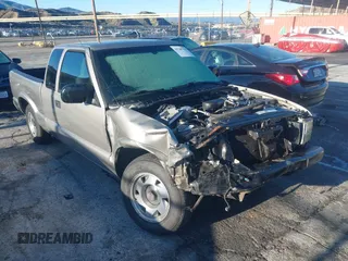 2001 GMC Sonoma SLS w/1SG Pkg with VIN 1GTCS19W818237097, listed as a IAAI auction lot 41745396 with 1 mi miles. Bid and sale history available at carsss.com. Image 1.