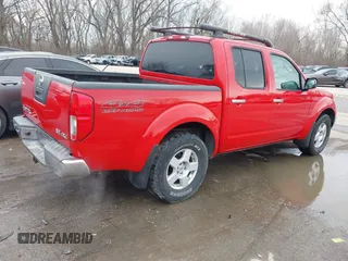 2006 Nissan Frontier SE z VIN 1N6AD07W96C455744, wystawiony jako IAAI lot #41728920 z przebiegiem 176 107 mil mil oraz . Historia ofert i sprzedaży dostępna na DreamBid. Obrazek 4.
