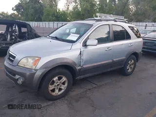 2005 Kia Sorento LX z VIN KNDJC733355366104, wystawiony jako IAAI lot #42493698 z przebiegiem 182 967 mil mil oraz . Historia ofert i sprzedaży dostępna na DreamBid. Obrazek 2.