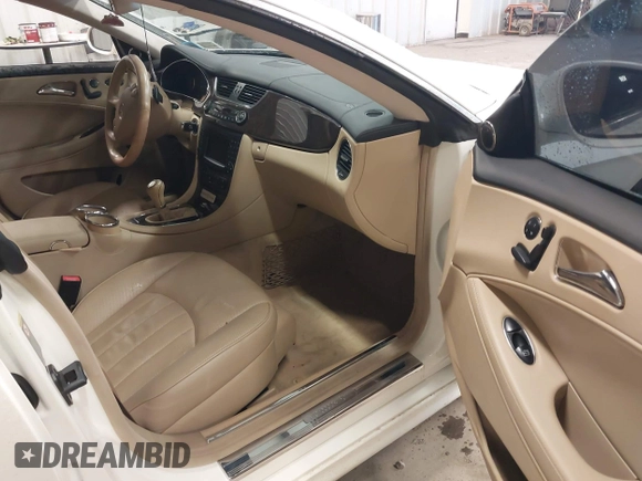 2008 Mercedes-Benz CLS 550 z VIN WDDDJ72XX8A130056, wystawiony jako IAAI lot #42457945 z przebiegiem 111 662 mil mil oraz . Historia ofert i sprzedaży dostępna na DreamBid. Obrazek 5.