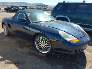 1999 Porsche Boxster z VIN WP0CA2986XU628324, wystawiony jako IAAI lot #41818985 z przebiegiem 104 333 mil mil oraz . Historia ofert i sprzedaży dostępna na DreamBid. Obrazek 1.