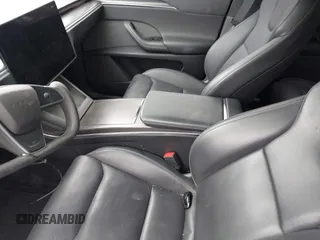 2022 Tesla Model X Plaid z VIN 7SAXCBE67NF339557, wystawiony jako IAAI lot #41825360 z przebiegiem 70 mil mil oraz . Historia ofert i sprzedaży dostępna na DreamBid. Obrazek 5.