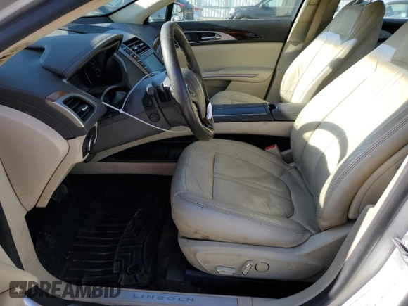 2015 Lincoln MKZ z VIN 3LN6L2G95FR603693, wystawiony jako Copart lot #53362845 z przebiegiem 171 107 mil mil oraz Szkoda całkowita • Salvage title. Historia ofert i sprzedaży dostępna na DreamBid. Obrazek 7.
