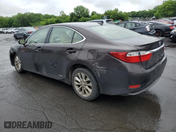2013 Lexus ES 300h z VIN JTHBW1GG9D2033782, wystawiony jako Copart lot #60403455 z przebiegiem 265 567 mil mil oraz Szkoda całkowita • Salvage title. Historia ofert i sprzedaży dostępna na DreamBid. Obrazek 2.