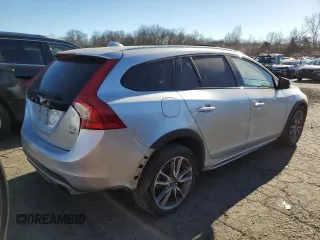 2015 Volvo V60 Cross Country T5 with VIN YV4612HK6F1001548, listed as a Copart auction lot 41398435 with 65,524 mi miles and Salvage Title. Bid and sale history available at carsss.com. Image 3.