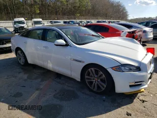 2017 Jaguar XJ with VIN SAJWJ2GD4H8W12163, listed as a Copart auction lot 86993064 with 63,697 mi miles and Salvage Title. Bid and sale history available at carsss.com. Image 4.
