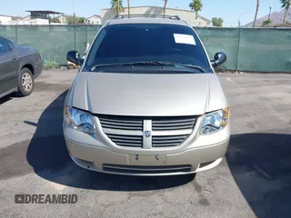 2005 Dodge Caravan SXT with VIN 1D4GP45R35B160641, listed as a IAAI auction lot 42132099 with 196,731 mi miles and . Bid and sale history available at carsss.com. Image 6.