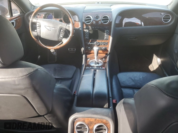 2006 Bentley Flying Spur z VIN SCBBR53W46C039793, wystawiony jako Copart lot #50169415 z przebiegiem 80 415 mil mil oraz Szkody całkowita. Historia ofert i sprzedaży dostępna na DreamBid. Obrazek 8.