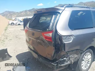 2016 Toyota Sienna XLE with VIN 5TDYK3DCXGS722960, listed as a IAAI auction lot 42153794 with 147,331 mi miles. Bid and sale history available at carsss.com. Image 6.