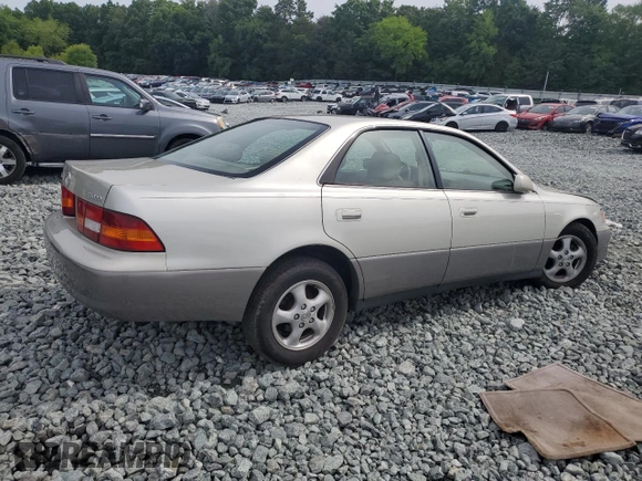 1998 Lexus ES 300 with VIN JT8BF28G4W5021187, listed as a Copart auction lot 60317445 with 258,403 mi miles and Salvage title. Bid and sale history available at DreamBid. Image 3.