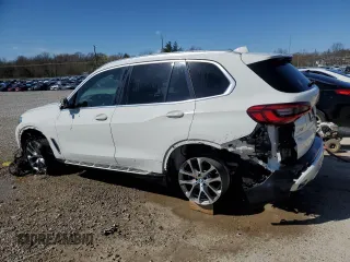2019 BMW X5 xDrive40i with VIN 5UXCR6C59KLK82555, listed as a Copart auction lot 50211965 with 40,680 mi miles and Salvage Title. Bid and sale history available at carsss.com. Image 2.