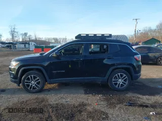 2018 Jeep Compass Altitude with VIN 3C4NJDBB5JT117506, listed as a IAAI auction lot 41447381 with 93,577 mi miles and . Bid and sale history available at carsss.com. Image 14.
