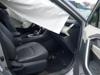 2019 Toyota RAV4 XLE with VIN JTMW1RFV4KD022612, listed as a IAAI auction lot 41717134 with 52,190 mi miles. Bid and sale history available at carsss.com. Image 5.