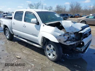 2015 Toyota Tacoma with VIN 3TMLU4EN7FM166695, listed as a IAAI auction lot 41895243 with 53,256 mi miles. Bid and sale history available at carsss.com. Image 1.