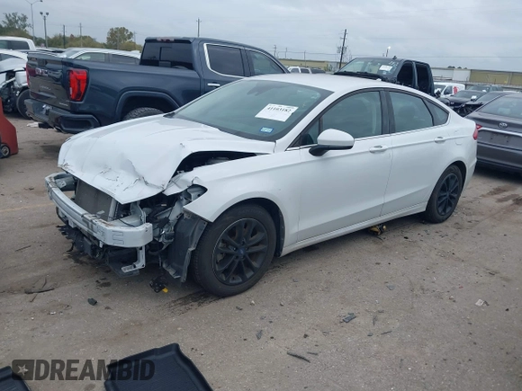 2020 Ford Fusion SE with VIN 3FA6P0H72LR131965, listed as a IAAI auction lot 41103182 with 36,284 mi miles. Bid and sale history available at carsss.com. Image 2.