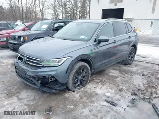 2022 Volkswagen Tiguan SE with VIN 3VV2B7AX2NM105314, listed as a IAAI auction lot 41655410 with 81,912 mi miles. Bid and sale history available at carsss.com. Image 2.