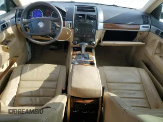 2008 Volkswagen Touareg V6 z VIN WVGBE77L78D052289, wystawiony jako Copart lot #58817765 z przebiegiem 139 818 mil mil oraz Tytuł czysty. Historia ofert i sprzedaży dostępna na DreamBid. Obrazek 8.
