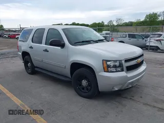 2013 Chevrolet Tahoe Commercial z VIN 1GNLC2E04DR264890, wystawiony jako IAAI lot #42280926 z przebiegiem 101 434 mil mil oraz . Historia ofert i sprzedaży dostępna na DreamBid. Obrazek 1.