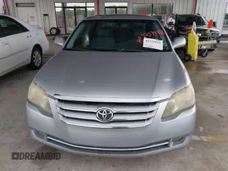 2007 Toyota Avalon XL z VIN 4T1BK36B47U181597, wystawiony jako IAAI lot #42379153 z przebiegiem 172 022 mil mil oraz . Historia ofert i sprzedaży dostępna na DreamBid. Obrazek 6.