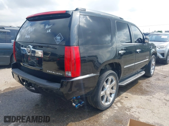 2010 Cadillac Escalade Luxury z VIN 1GYUCBEF1AR253353, wystawiony jako IAAI lot #42121803 z przebiegiem 210 321 mil mil oraz . Historia ofert i sprzedaży dostępna na DreamBid. Obrazek 4.
