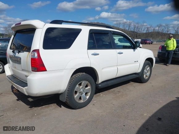 2006 Toyota 4Runner SR5 with VIN JTEBU14R168070401, listed as a IAAI auction lot 41977312 with 195,902 mi miles. Bid and sale history available at carsss.com. Image 4.