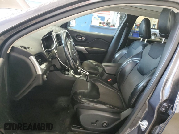 2018 Jeep Cherokee Latitude Plus z VIN 1C4PJMLX3JD507786, wystawiony jako Copart lot #60421095 z przebiegiem 28 006 mil mil oraz Szkoda całkowita • Salvage title. Historia ofert i sprzedaży dostępna na DreamBid. Obrazek 7.