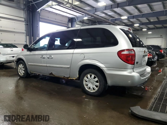2005 Chrysler Town & Country Touring with VIN 2C4GP54L25R412221, listed as a Copart auction lot 41481705 with 304,558 mi miles and Salvage Title. Bid and sale history available at carsss.com. Image 2.