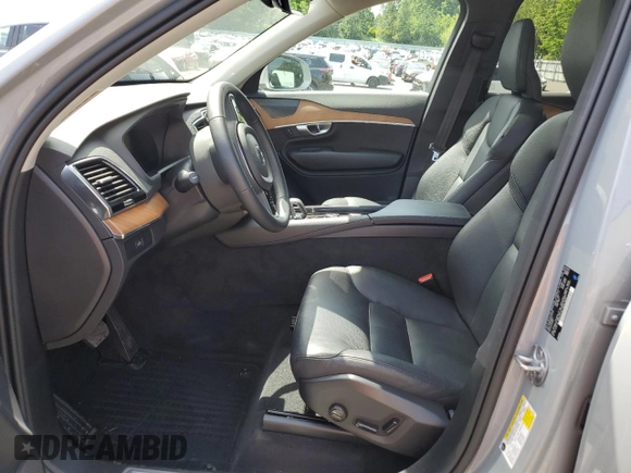 2024 Volvo XC90 Plus Bright Theme z VIN YV4062JE6R1181548, wystawiony jako Copart lot #57970905 z przebiegiem Nie podano mil oraz Czysty tytuł • Clean title. Historia ofert i sprzedaży dostępna na DreamBid. Obrazek 7.