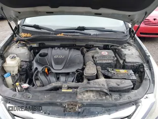 2011 Hyundai Sonata SE with VIN 5NPEC4ACXBH281274, listed as a IAAI auction lot 41433159 with 211,652 mi miles. Bid and sale history available at carsss.com. Image 10.