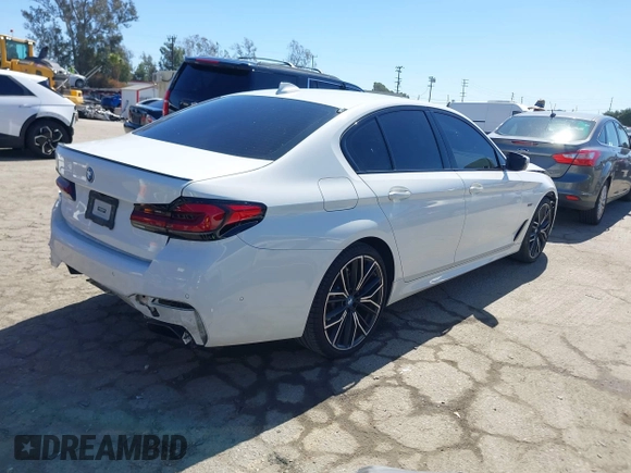 2023 BMW 5 Series 530e z VIN WBA13AG02PCM85786, wystawiony jako IAAI lot #41830816 z przebiegiem 44 695 mil mil oraz . Historia ofert i sprzedaży dostępna na DreamBid. Obrazek 4.