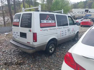 2002 GMC Safari with VIN 1GKDM19X22B501933, listed as a IAAI auction lot 41897022 with 228,534 mi miles and . Bid and sale history available at carsss.com. Image 4.