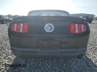 2010 Ford Mustang V6 z VIN 1ZVBP8ENXA5179334, wystawiony jako Copart lot #57404715 z przebiegiem 109 012 mil mil oraz Szkoda całkowita • Salvage title. Historia ofert i sprzedaży dostępna na DreamBid. Obrazek 6.