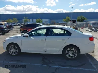 2013 Volkswagen Jetta Sedan SE with VIN 3VWDP7AJ3DM257666, listed as a IAAI auction lot 41805593 with 181,759 mi miles. Bid and sale history available at carsss.com. Image 14.